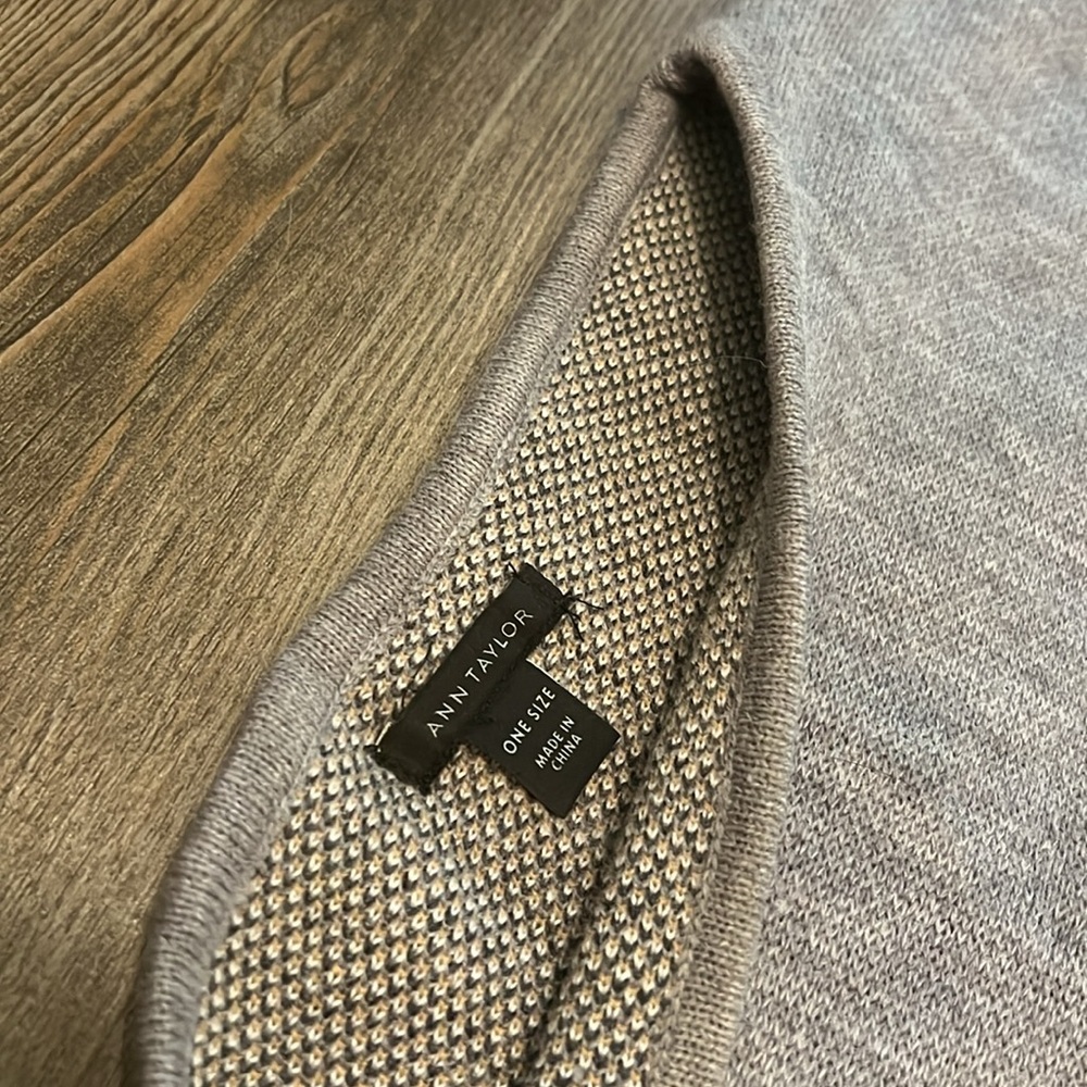 🤿Ann Taylor Women's One Size Gray Stripe Open Sides Poncho Cape Sweater Top - Picture 2 of 6
